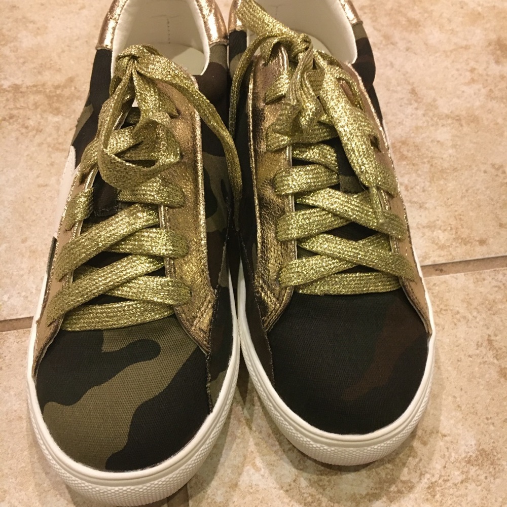 Camo Lace-up Sneakers - Picture 5 of 6